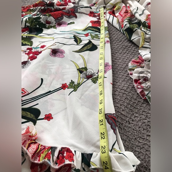 Boohoo beautiful floral dress. Perfect for most any occasion. EUC - Picture 10 of 13